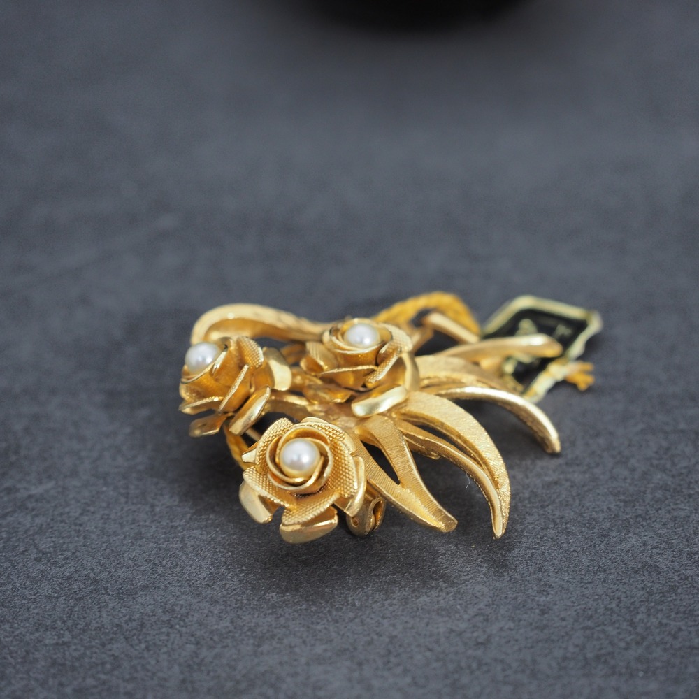 Coro Rose Brooch Pin Gold Tone Pearl Flower Bouquet Ribbon Bow Textured Vintage - Picture 6 of 13